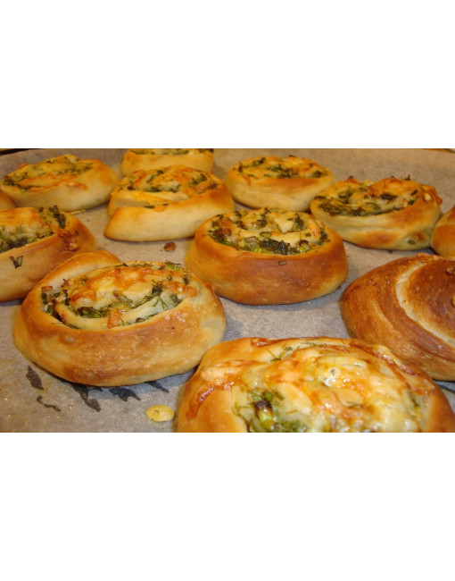 Мини-пирожок с яйцом и луком